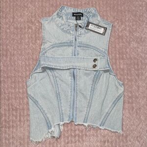 Pretty Little Thing Bleach Wash Tab Detail Zip Through Denim Crop Top